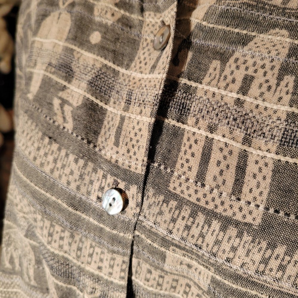 Chico's Vintage 100% Linen Tan /Gray Large Button-up Blouse - Picture 4 of 6